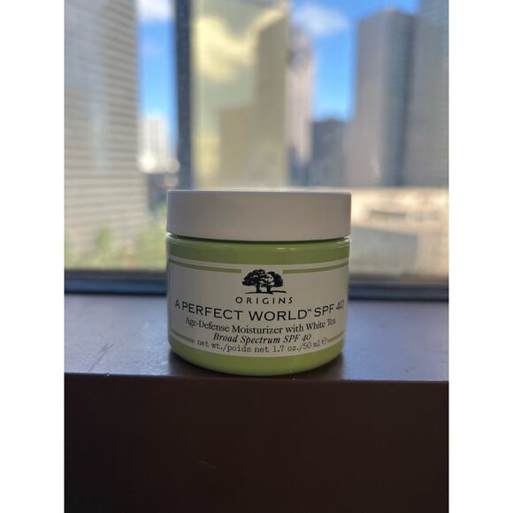 A Perfect World SPF 40 Age-Defense Moisturizer with White Tea - Picture 1 of 4